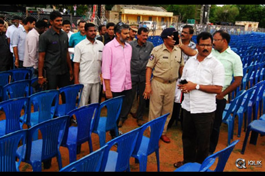 Rajamouli-at-Baahubali-Movie-Audio-Launch-Arrangements